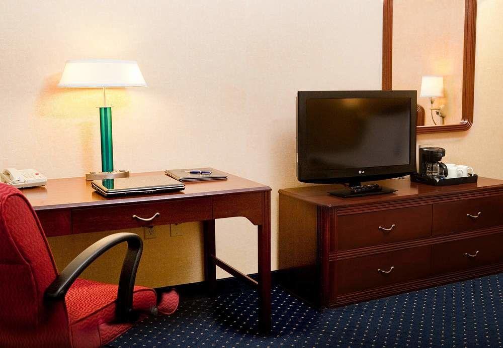 Courtyard By Marriott Livermore Exterior photo