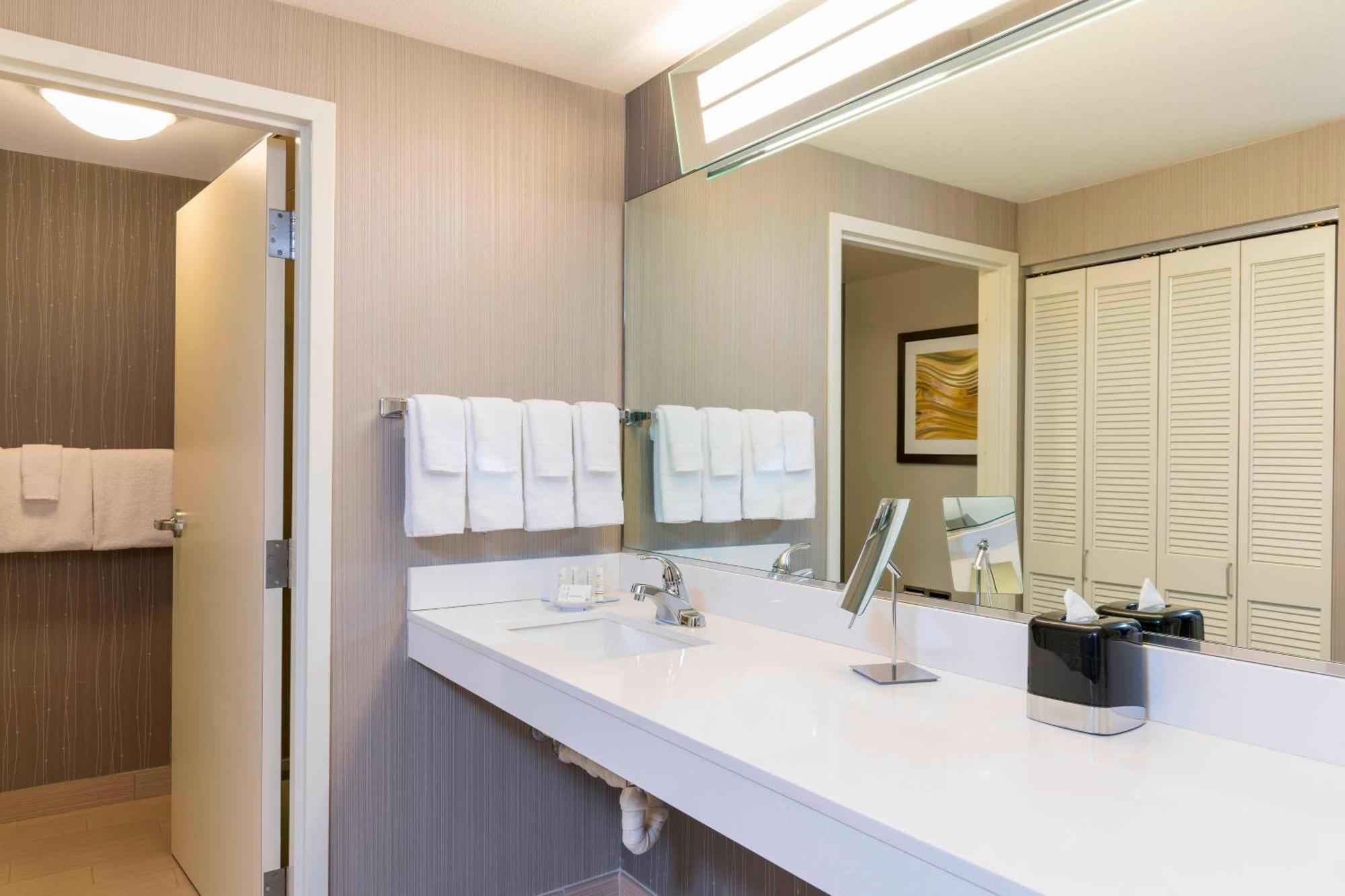 Courtyard By Marriott Livermore Exterior photo