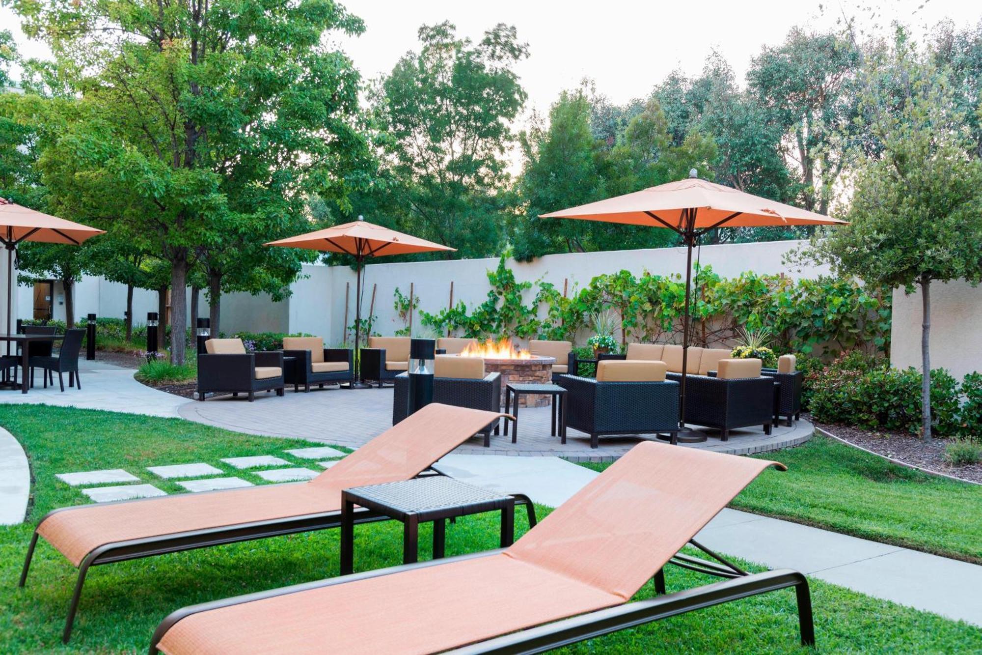 Courtyard By Marriott Livermore Exterior photo
