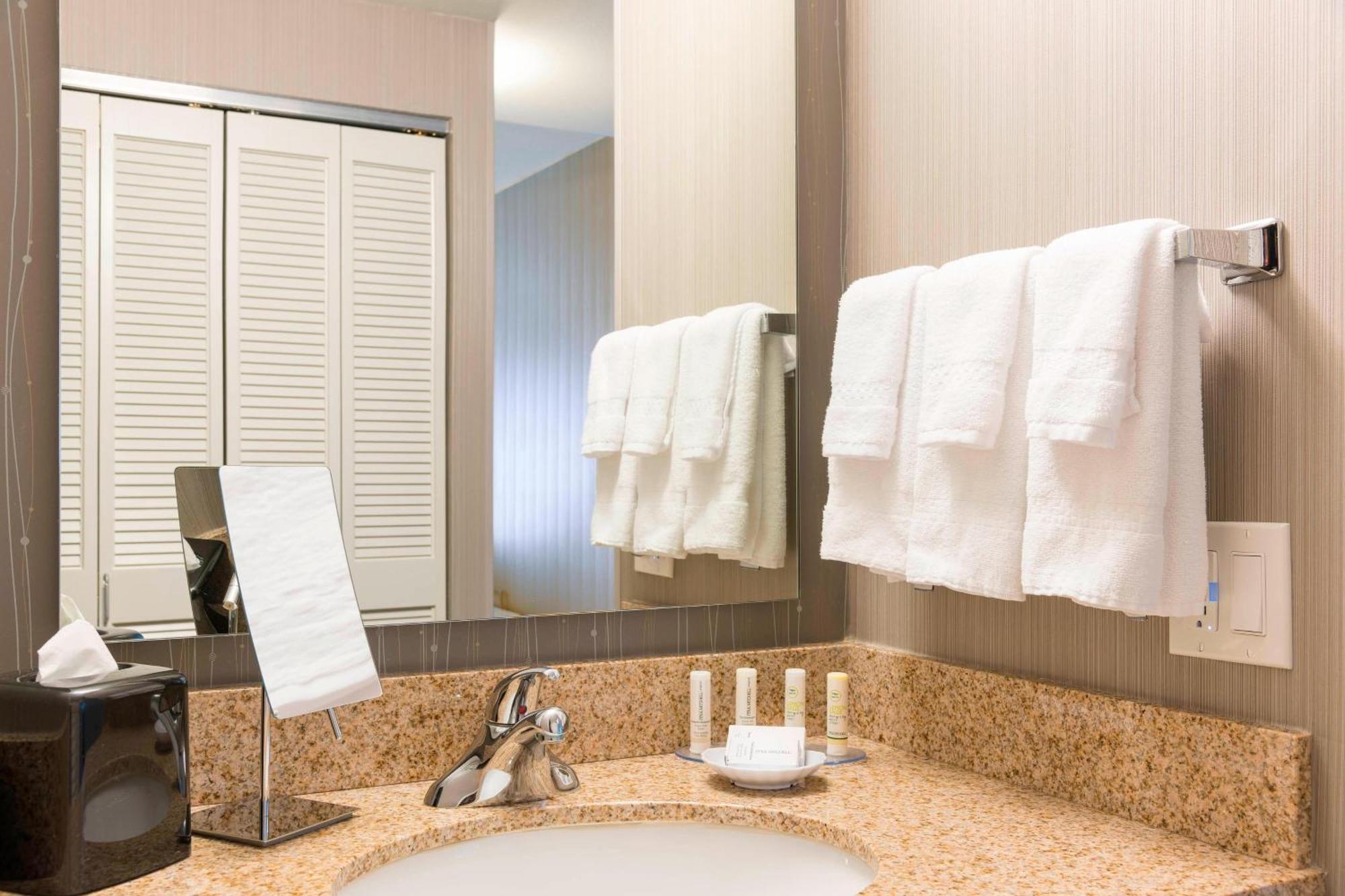 Courtyard By Marriott Livermore Exterior photo